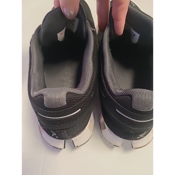 ON Running Cloud 5 Sneakers Black Women's W8 EU 39 Swiss Engineering - Picture 13 of 14